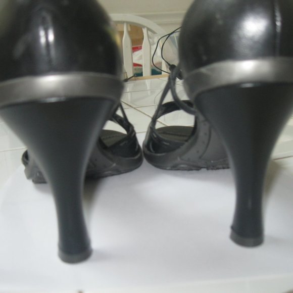 New Black Leather Peep Toe Heels - Picture 4 of 8